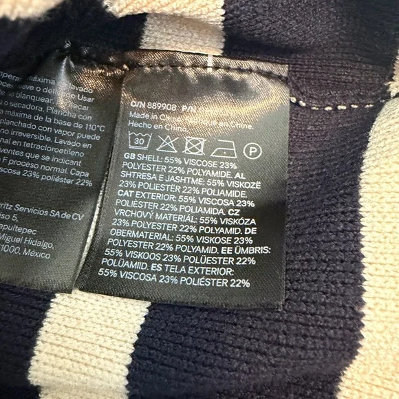 H&M Women's Navy and Cream Striped Turtleneck Sweater - Picture 4 of 4